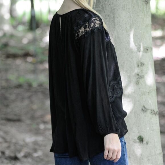 ‎Spliced Lace Top - Picture 4 of 8
